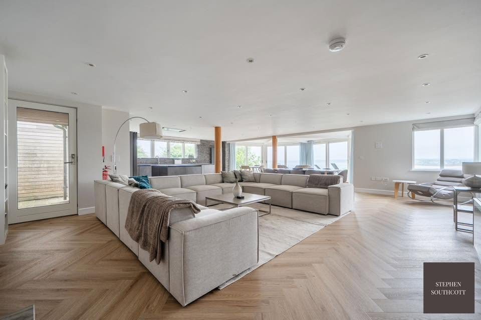 Luxury open-plan sea-view living room